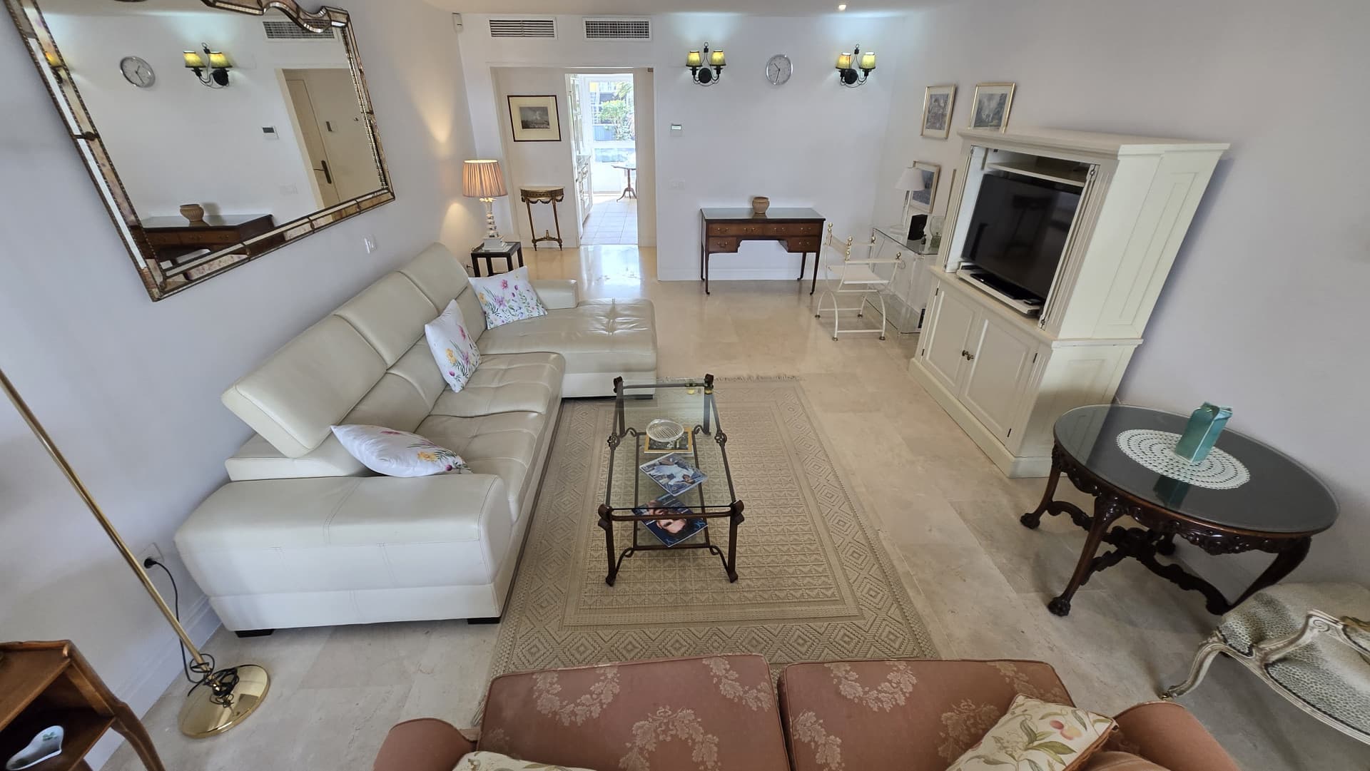 Beachside Apartment in Las Cañas Beach, Marbella Golden Mile