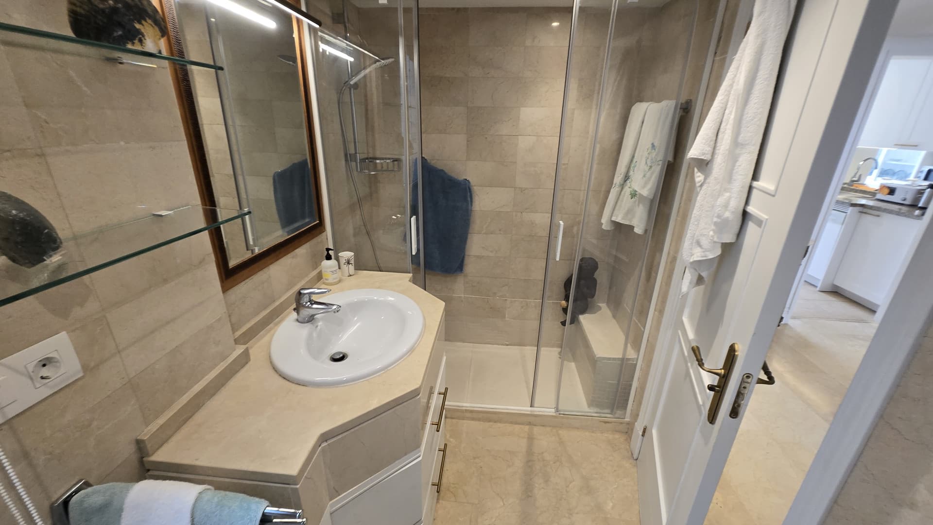 Beachside Apartment in Las Cañas Beach, Marbella Golden Mile
