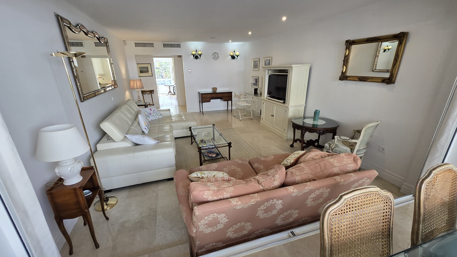 Beachside Apartment in Las Cañas Beach, Marbella Golden Mile