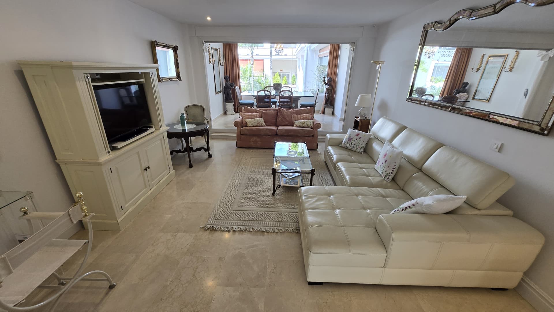Beachside Apartment in Las Cañas Beach, Marbella Golden Mile