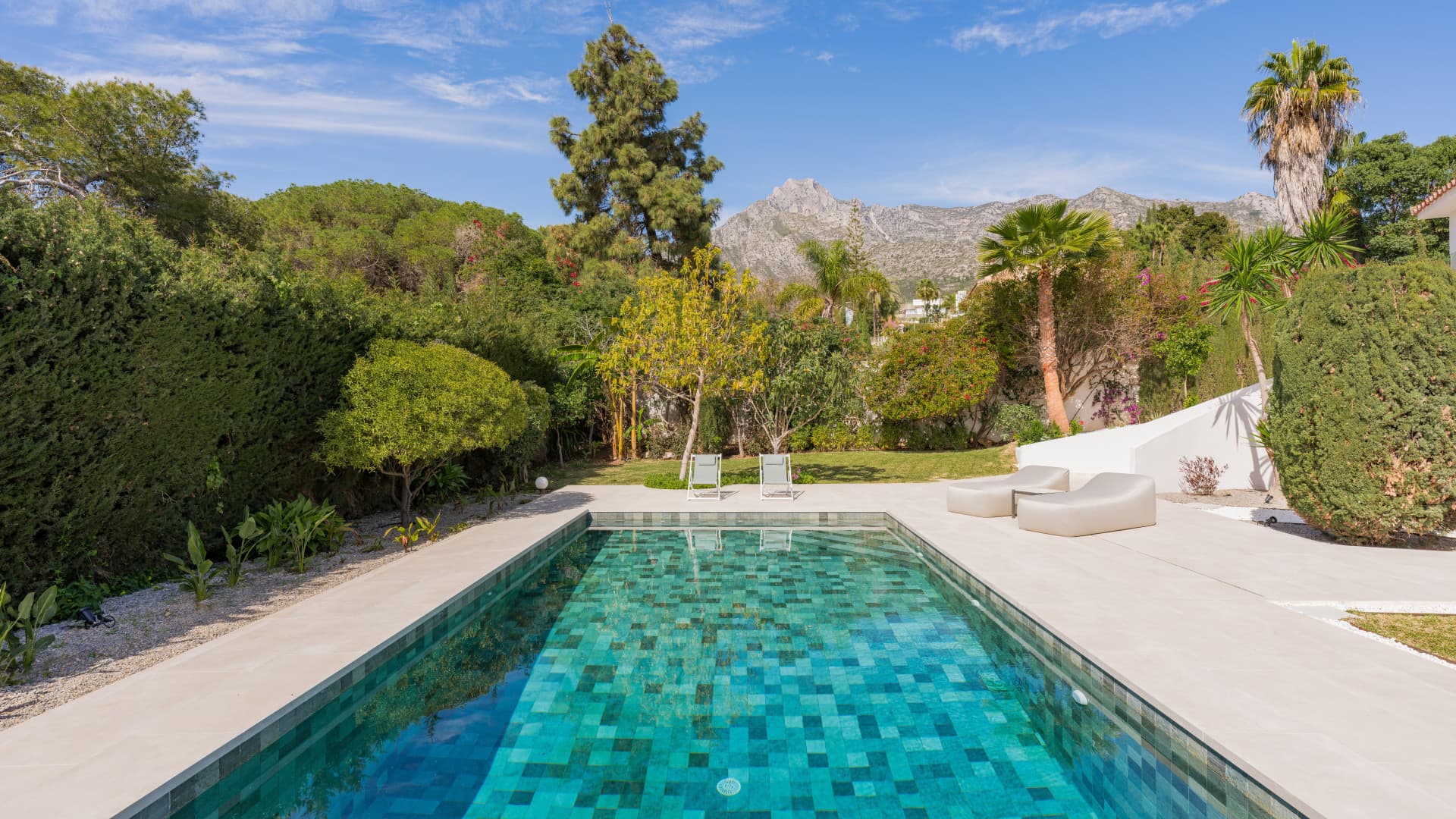 Luxury Five-Bedroom Villa with Panoramic Sea Views in Rocio de Nagüeles, Marbella Golden Mile