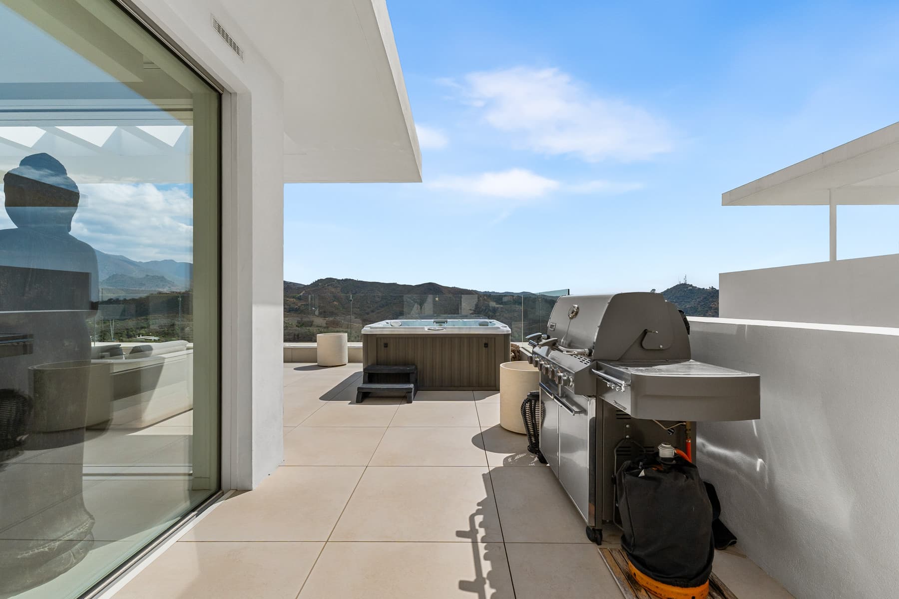 Panoramic Penthouse with Large Terrace and Sea Views for Sale in Palo Alto, Marbella