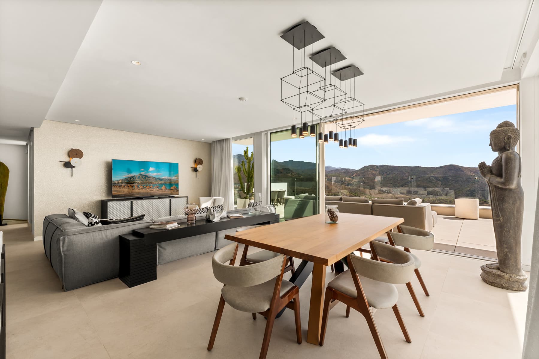 Panoramic Penthouse with Large Terrace and Sea Views for Sale in Palo Alto, Marbella