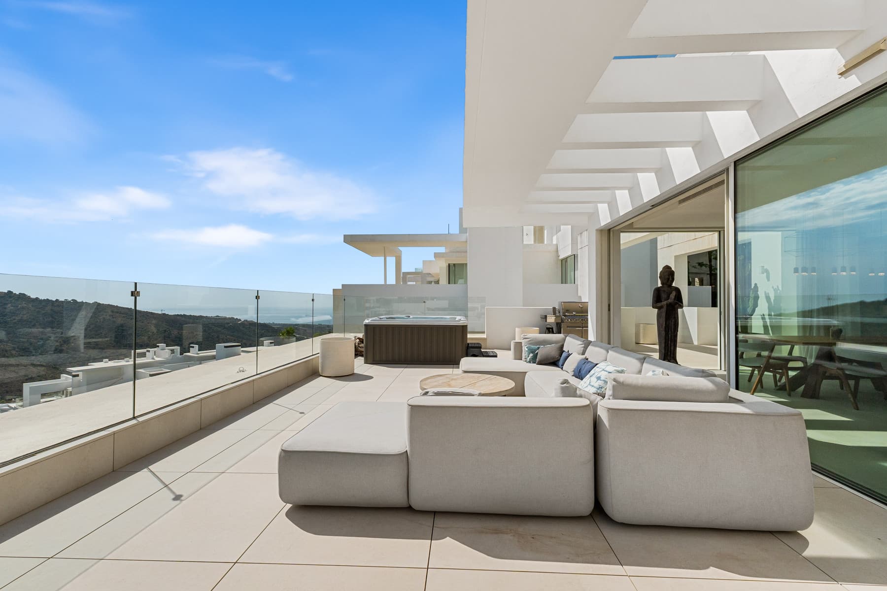 Panoramic Penthouse with Large Terrace and Sea Views for Sale in Palo Alto, Marbella