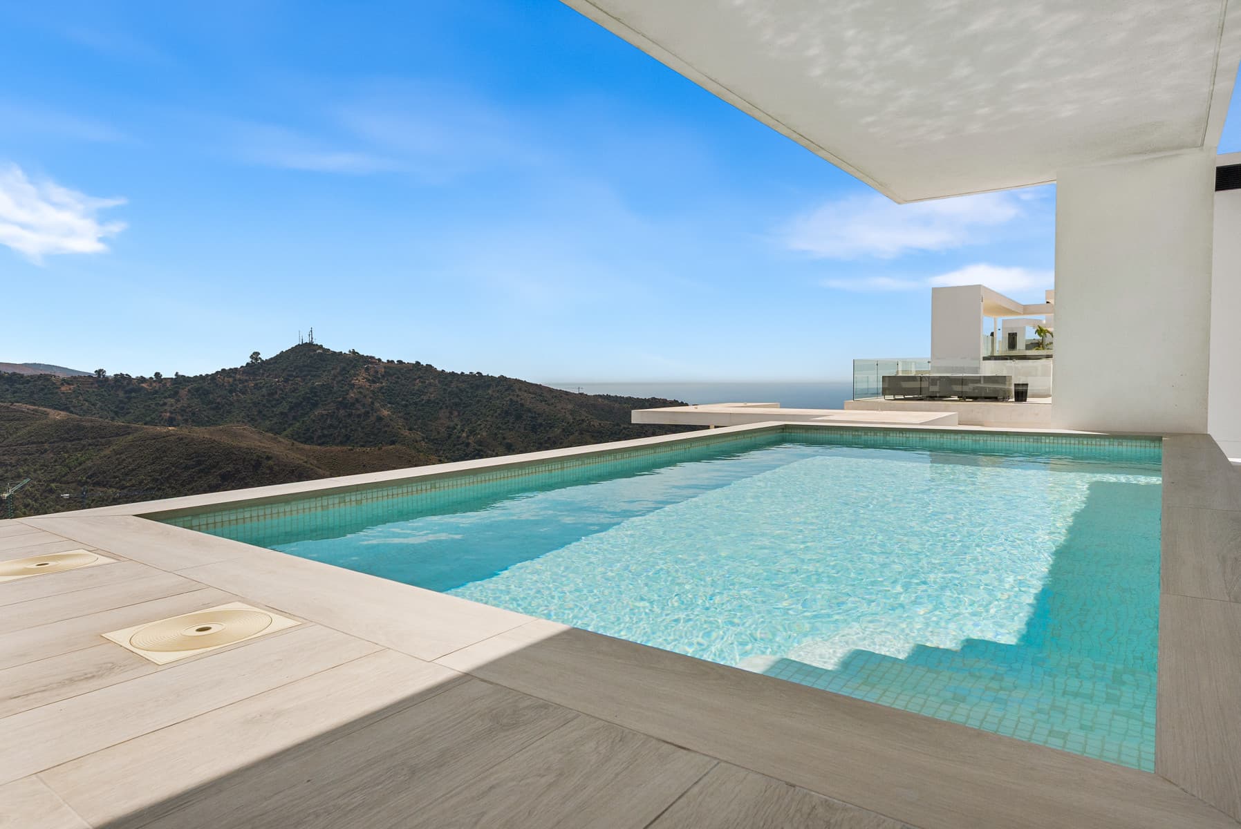 Panoramic Penthouse with Large Terrace and Sea Views for Sale in Palo Alto, Marbella