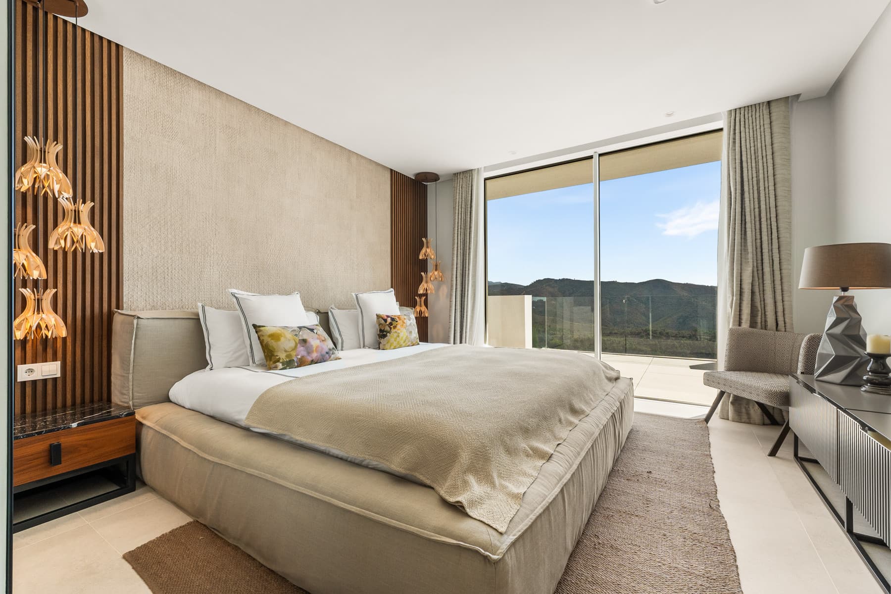 Panoramic Penthouse with Large Terrace and Sea Views for Sale in Palo Alto, Marbella