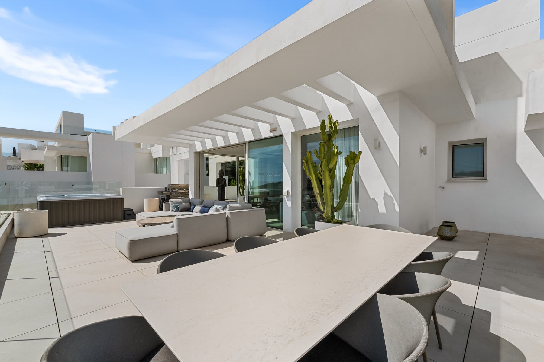 Panoramic Penthouse with Large Terrace and Sea Views for Sale in Palo Alto, Marbella