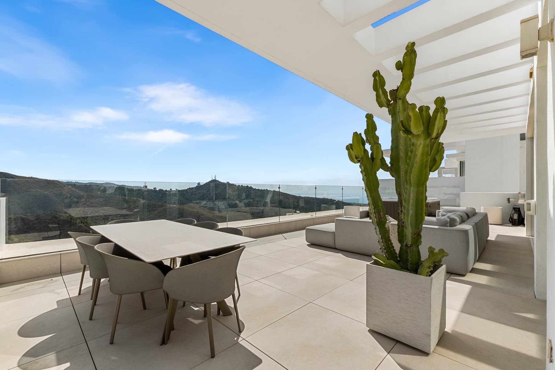 Panoramic Penthouse with Large Terrace and Sea Views for Sale in Palo Alto, Marbella