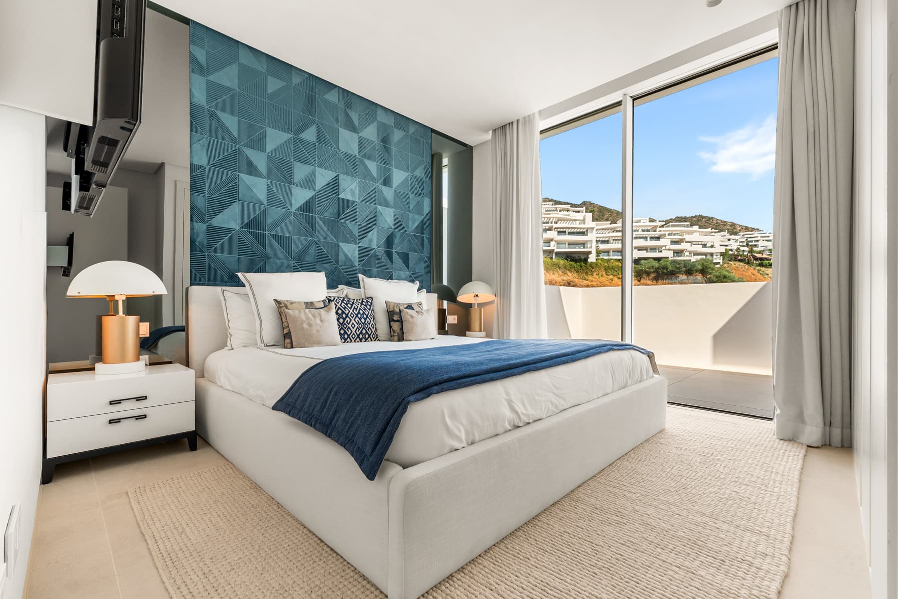 Panoramic Penthouse with Large Terrace and Sea Views for Sale in Palo Alto, Marbella