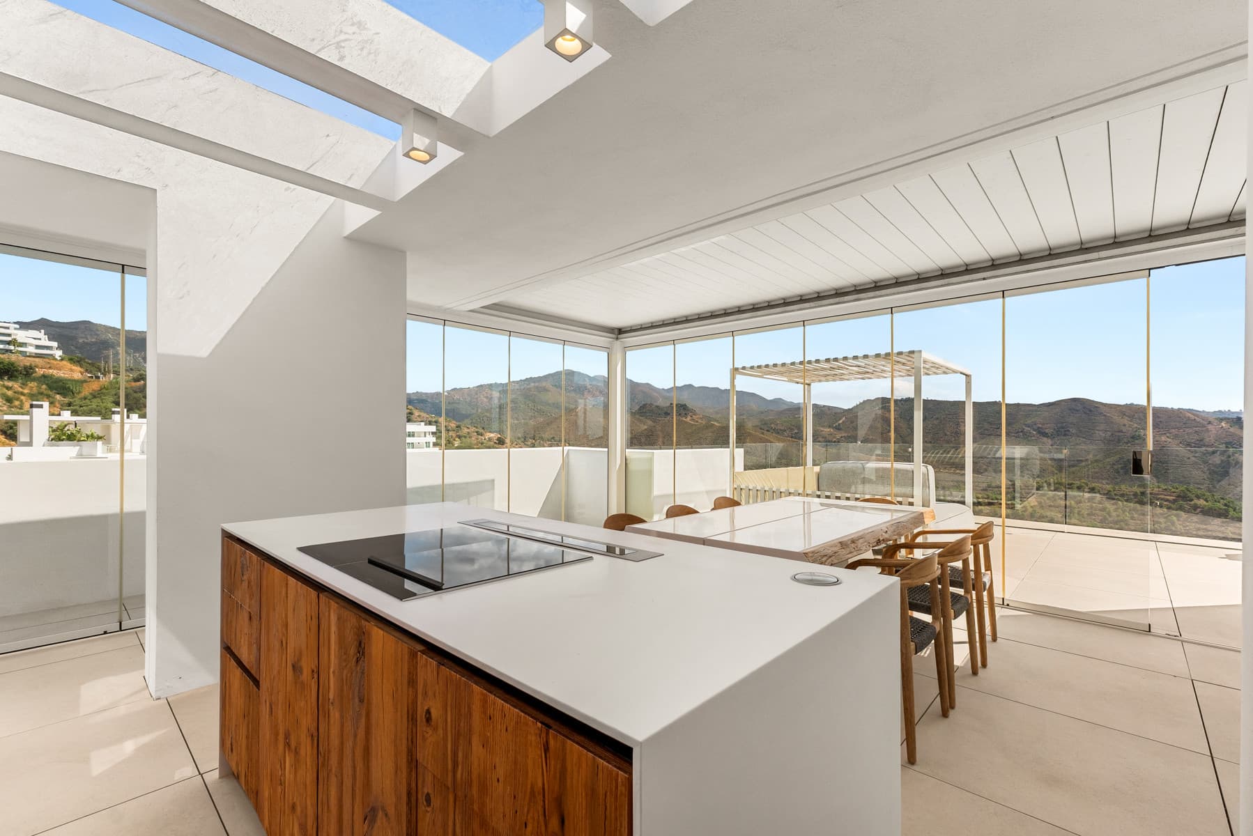 Panoramic Penthouse with Large Terrace and Sea Views for Sale in Palo Alto, Marbella
