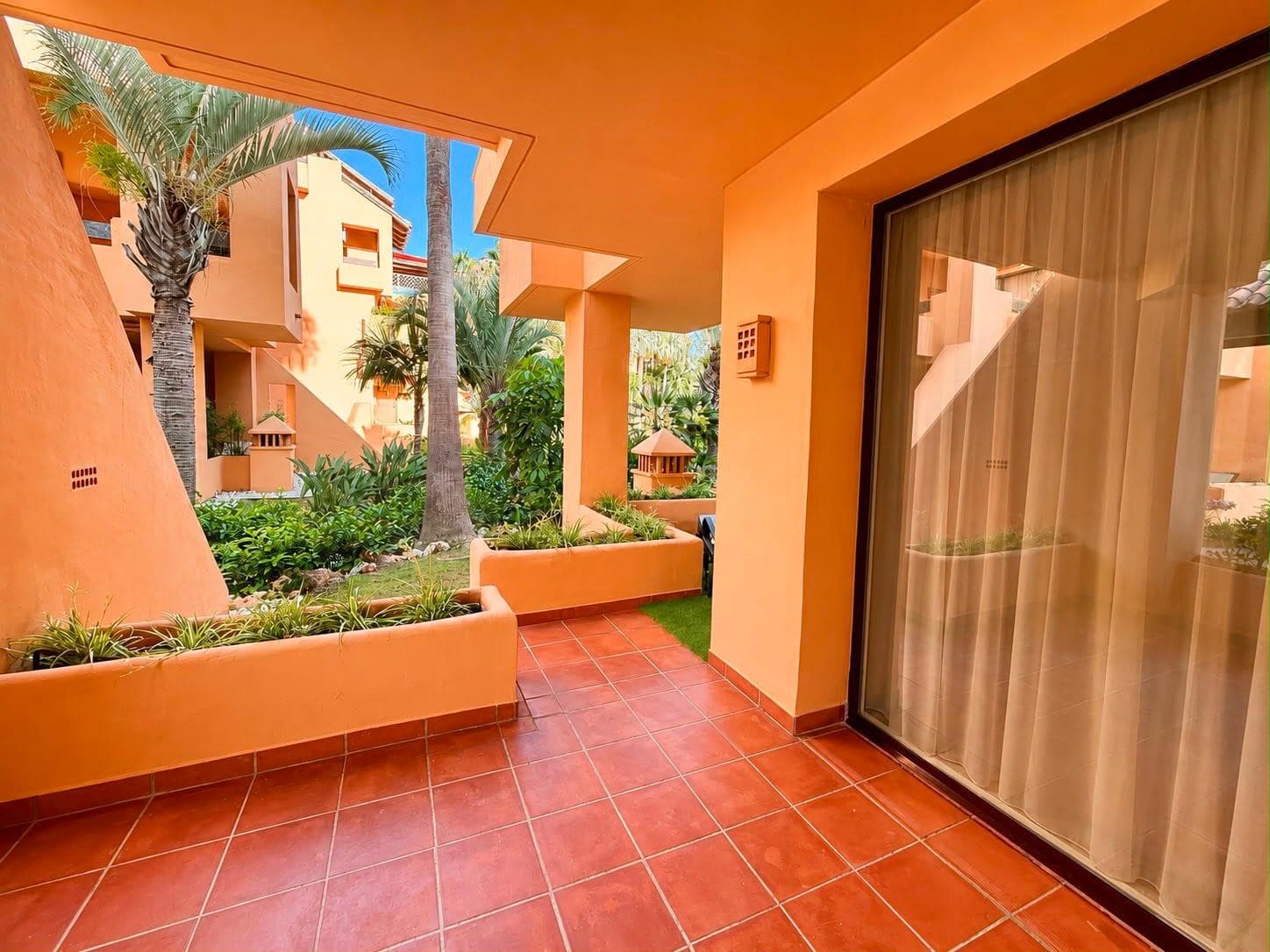 Beautiful Renovated Ground Floor Apartment for Long-Term Rental in Bahía de Alcántara, Marbella