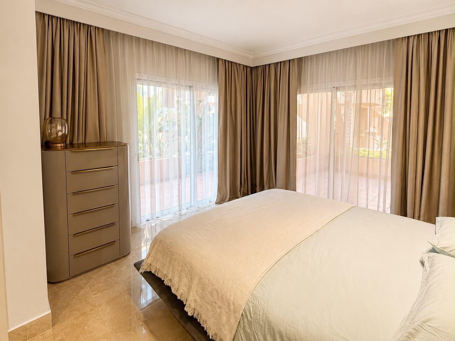 Beautiful Renovated Ground Floor Apartment for Long-Term Rental in Bahía de Alcántara, Marbella