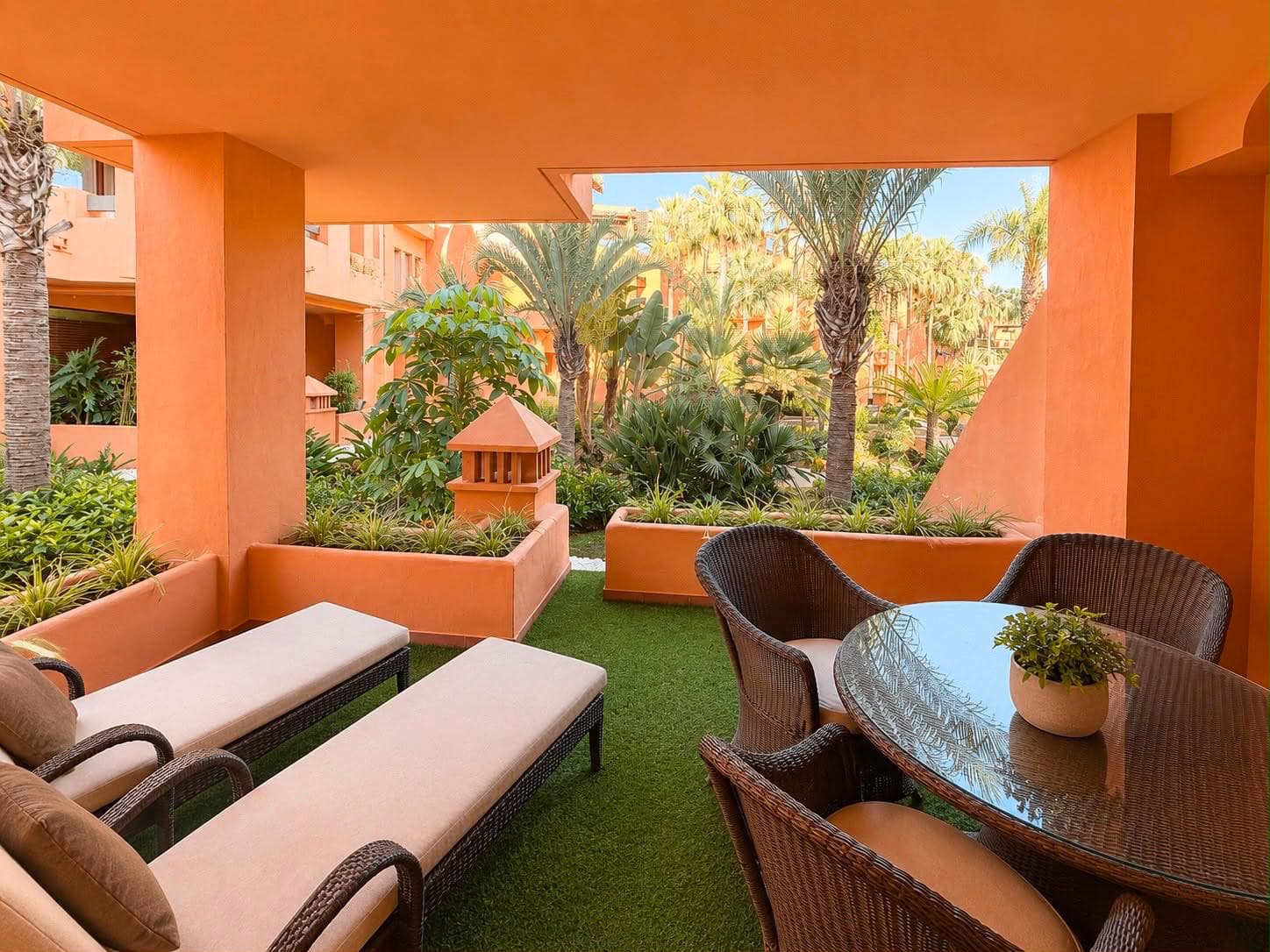 Beautiful Renovated Ground Floor Apartment for Long-Term Rental in Bahía de Alcántara, Marbella