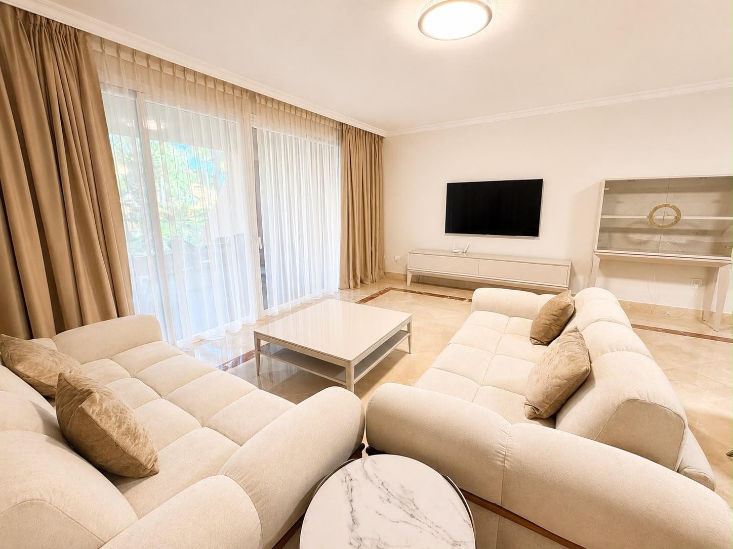 Beautiful Renovated Ground Floor Apartment for Long-Term Rental in Bahía de Alcántara, Marbella