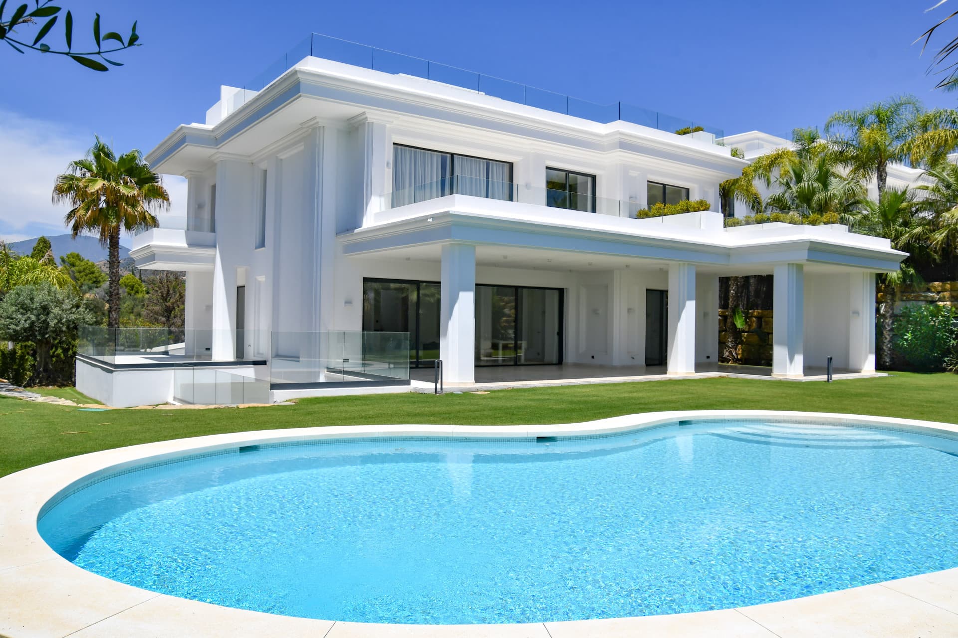 EXCLUSIVE DETACHED VILLAS IN LOMAS DE MARBELLA CLUB