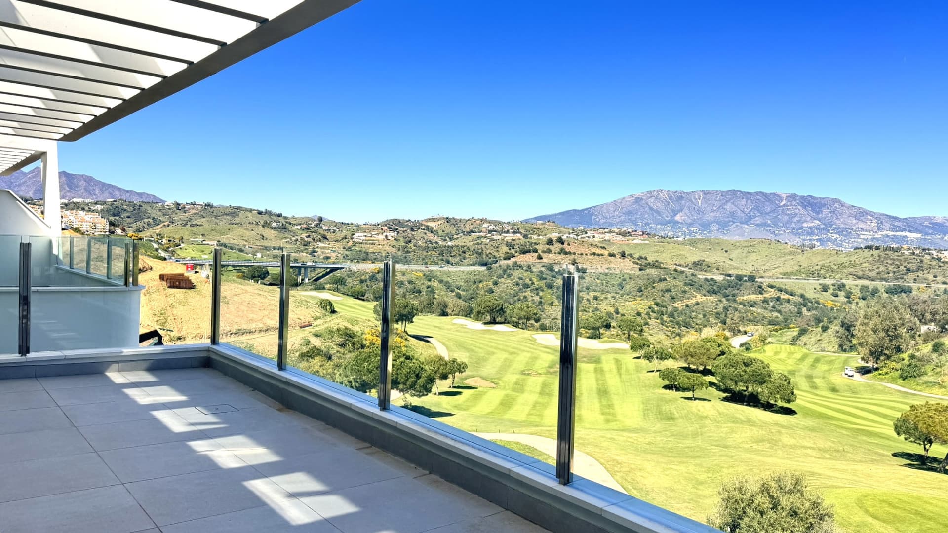3-bedroom apartment with open golf views for €510,000 in La Cala de Mijas