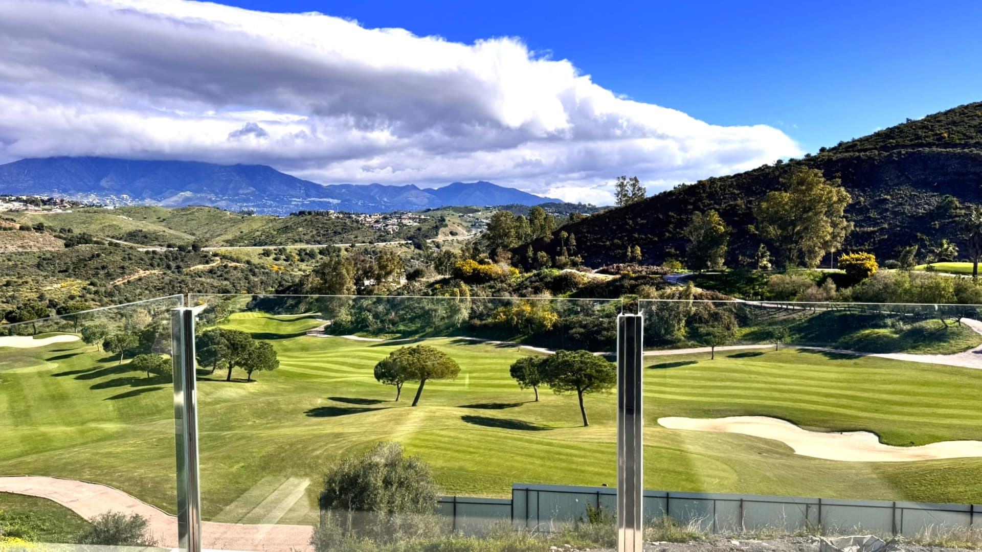 3-bedroom apartment with open golf views for €510,000 in La Cala de Mijas