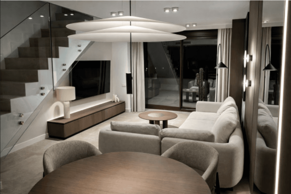 Luxury Penthouse With Rooftop Jacuzzi and Panoramic Sea Views