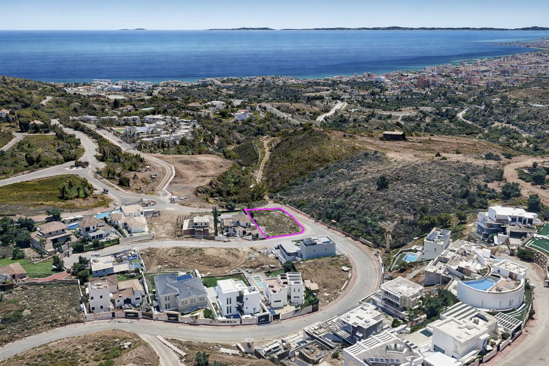 Corner plot Panoramic sea views near Higueron Resort
