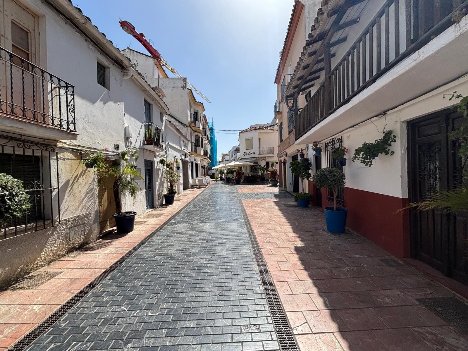For Sale or Rent – Commercial Premises on Calle Caridad, Estepona