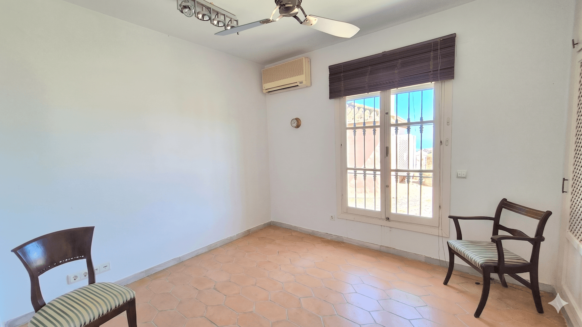 Charming Townhouse with Panoramic Sea Views in La Heredia, Benahavís