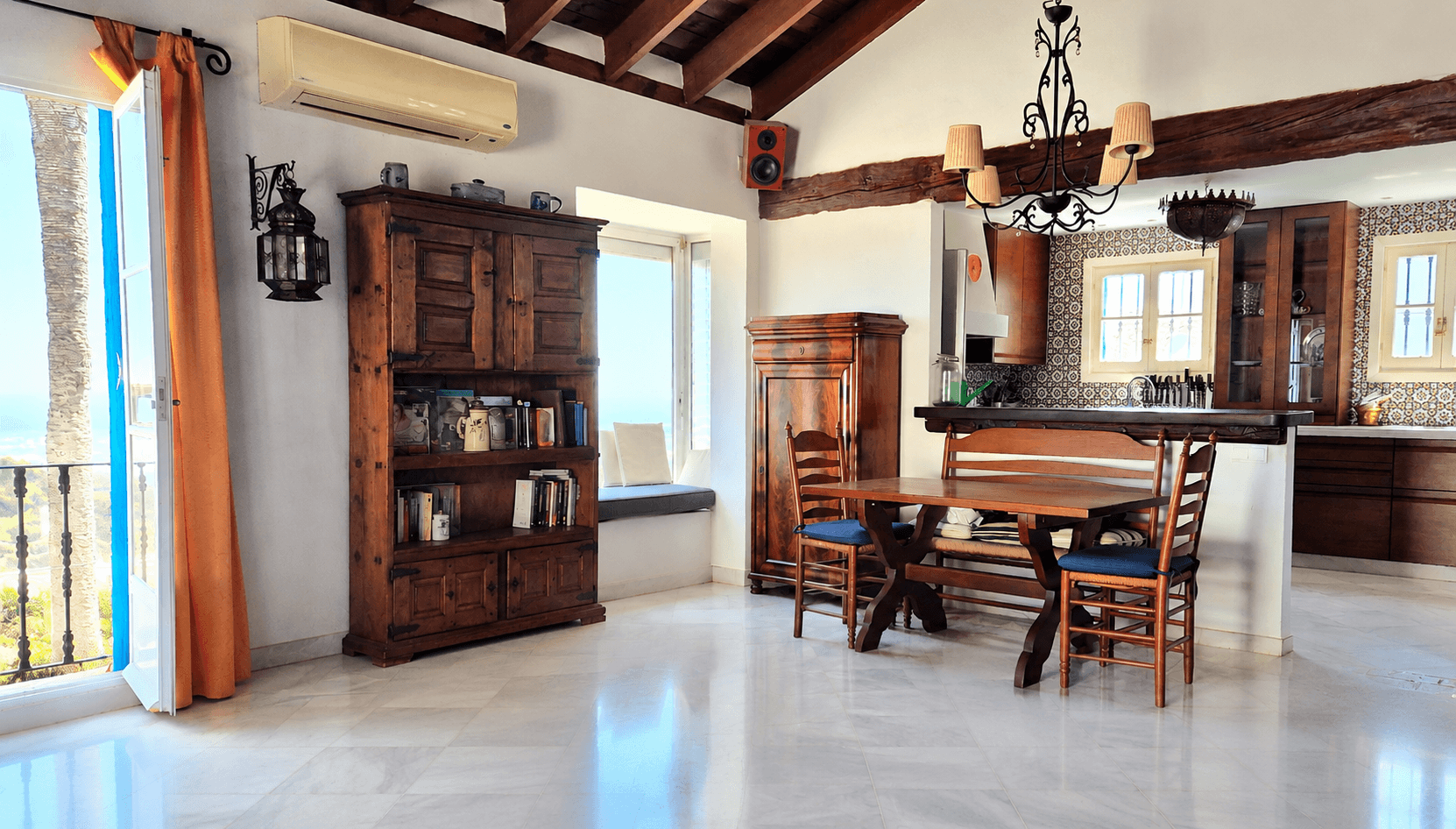 Charming Townhouse with Panoramic Sea Views in La Heredia, Benahavís