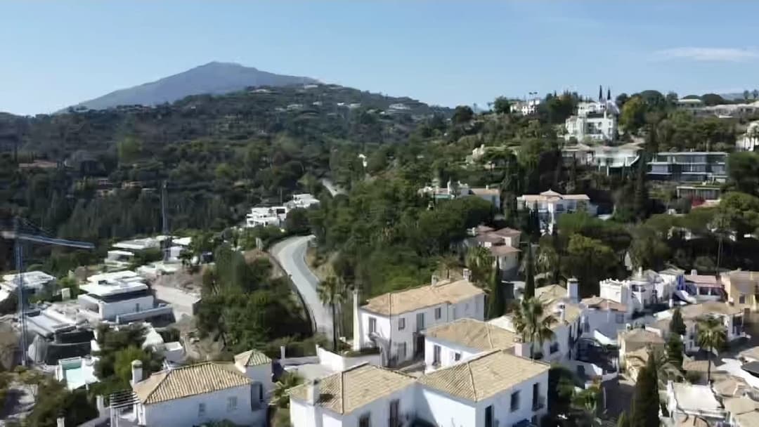 Charming Townhouse with Panoramic Sea Views in La Heredia, Benahavís