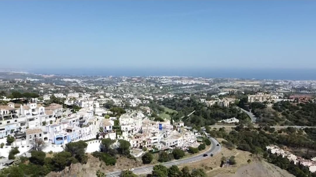 Charming Townhouse with Panoramic Sea Views in La Heredia, Benahavís