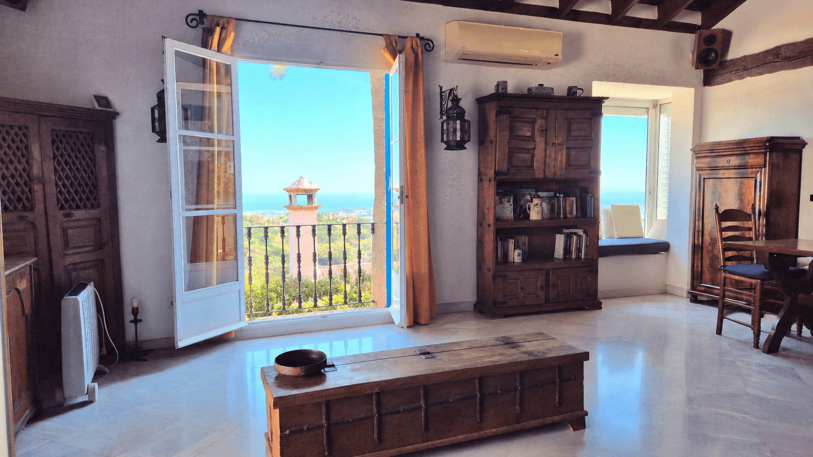 Charming Townhouse with Panoramic Sea Views in La Heredia, Benahavís