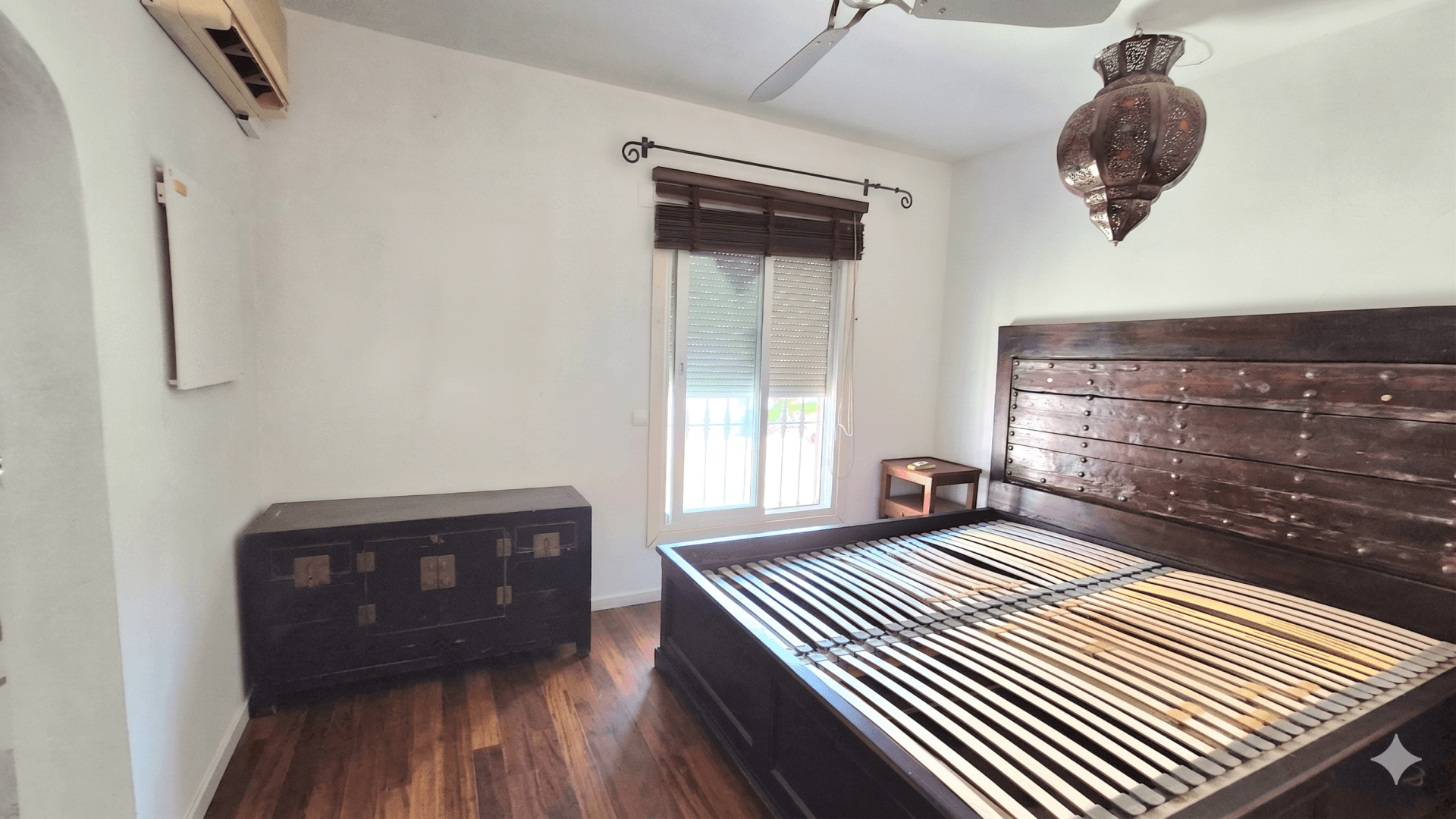 Charming Townhouse with Panoramic Sea Views in La Heredia, Benahavís