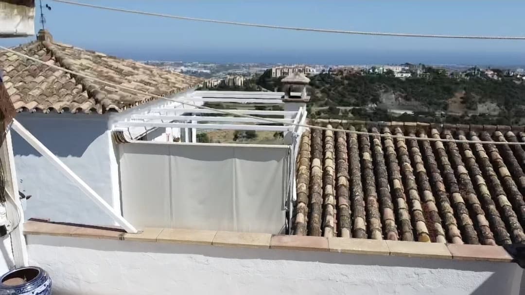 Charming Townhouse with Panoramic Sea Views in La Heredia, Benahavís