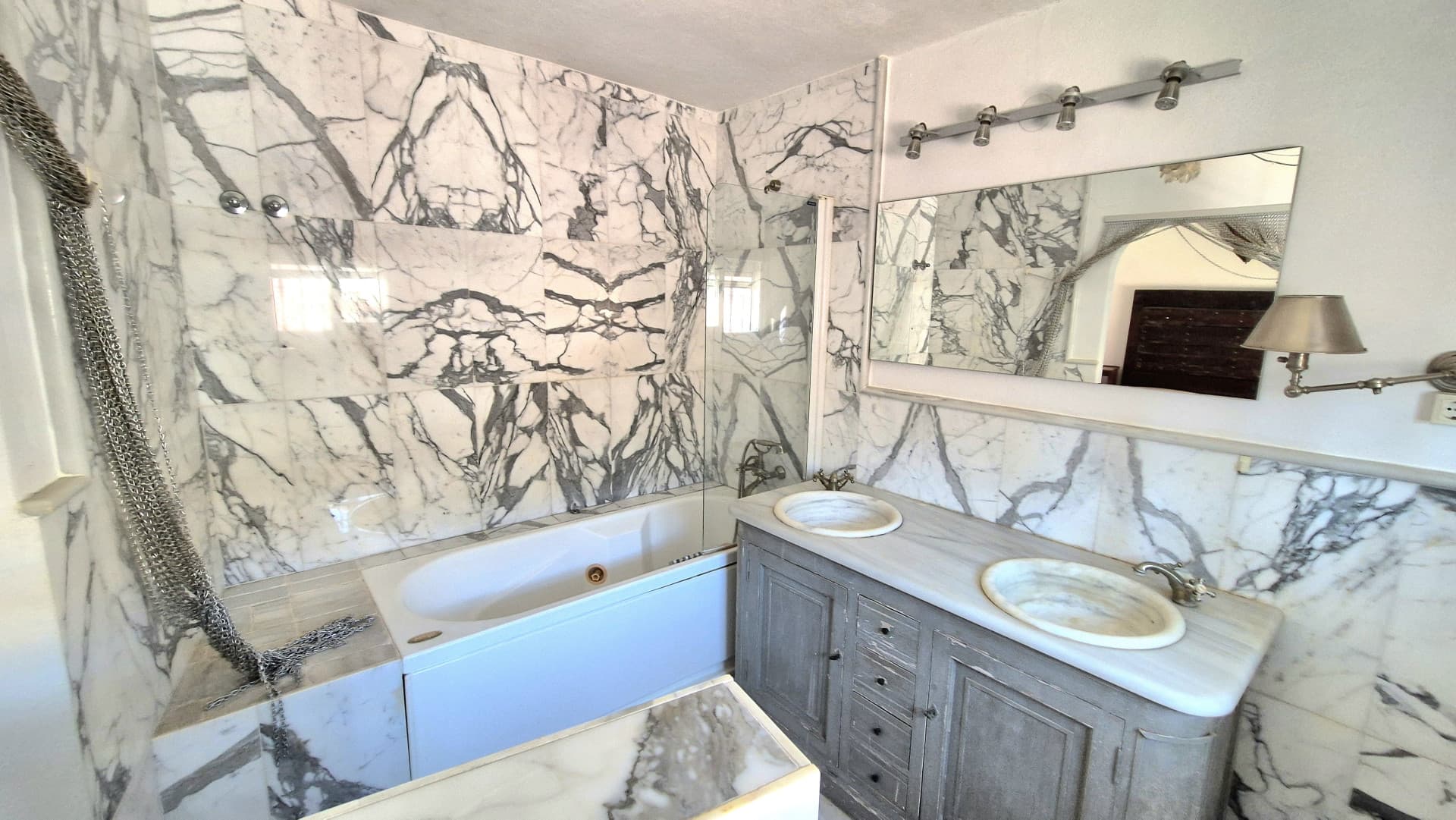 Charming Townhouse with Panoramic Sea Views in La Heredia, Benahavís