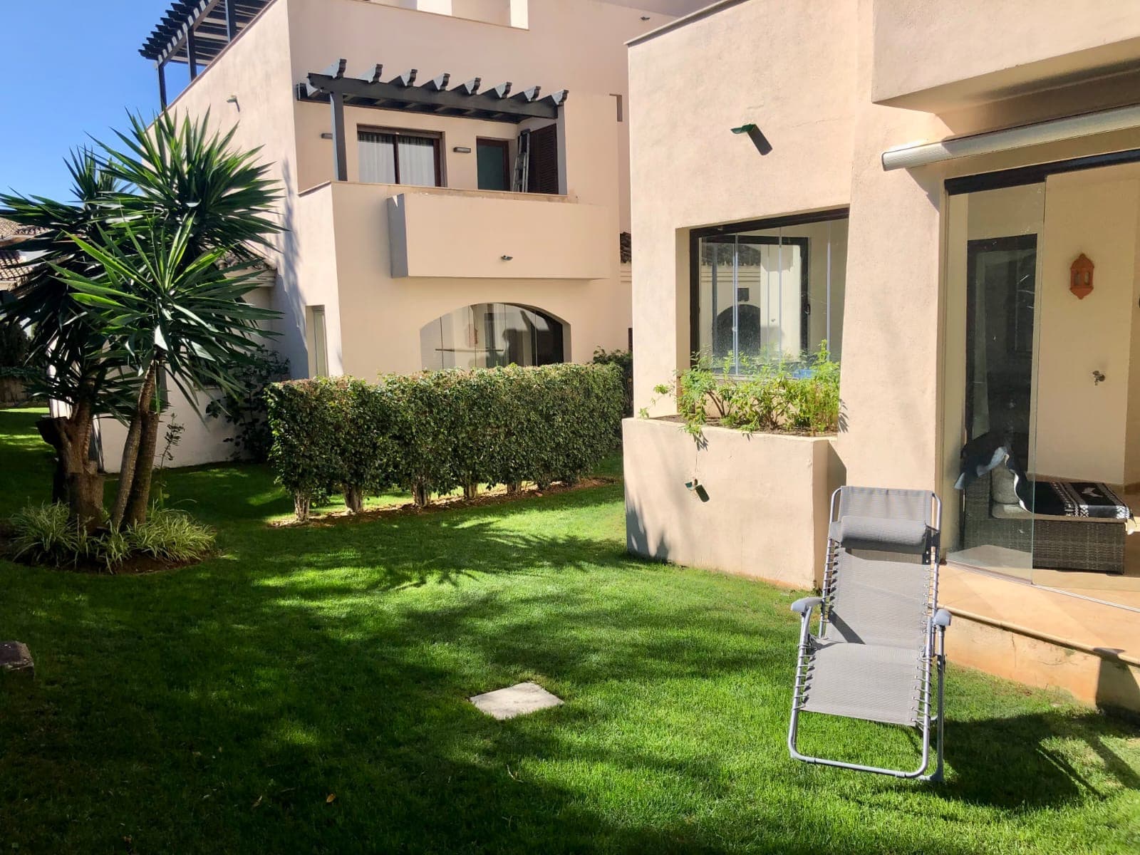 Medina de Banús – Exclusive Ground-Floor Apartment with Private Garden