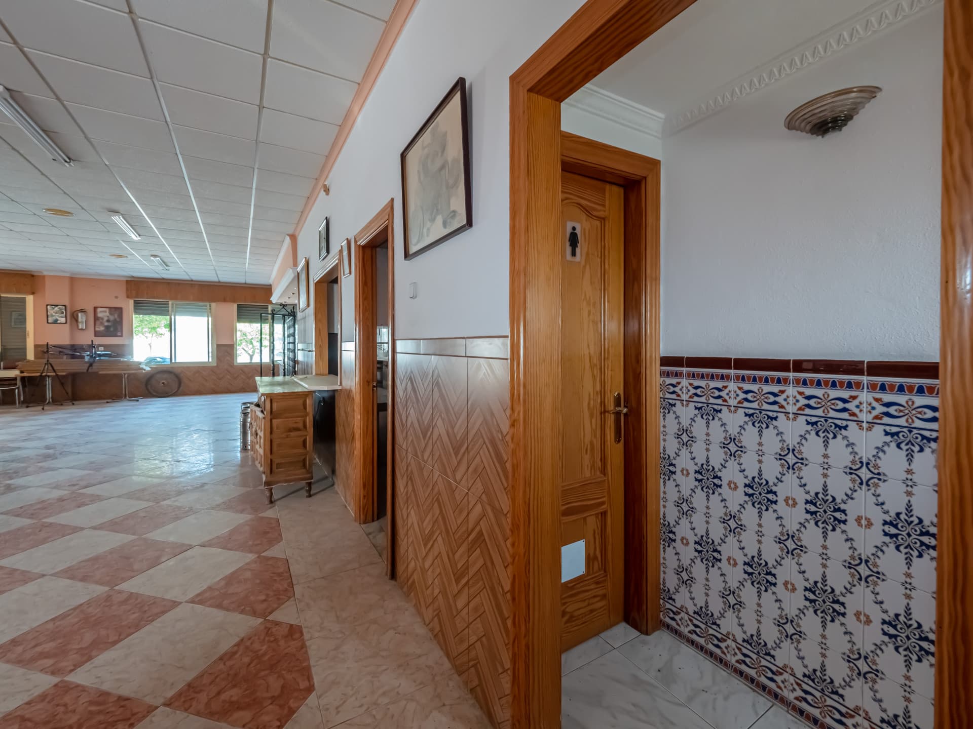 Spacious and Bright Commercial Property in Alozaina, Málaga