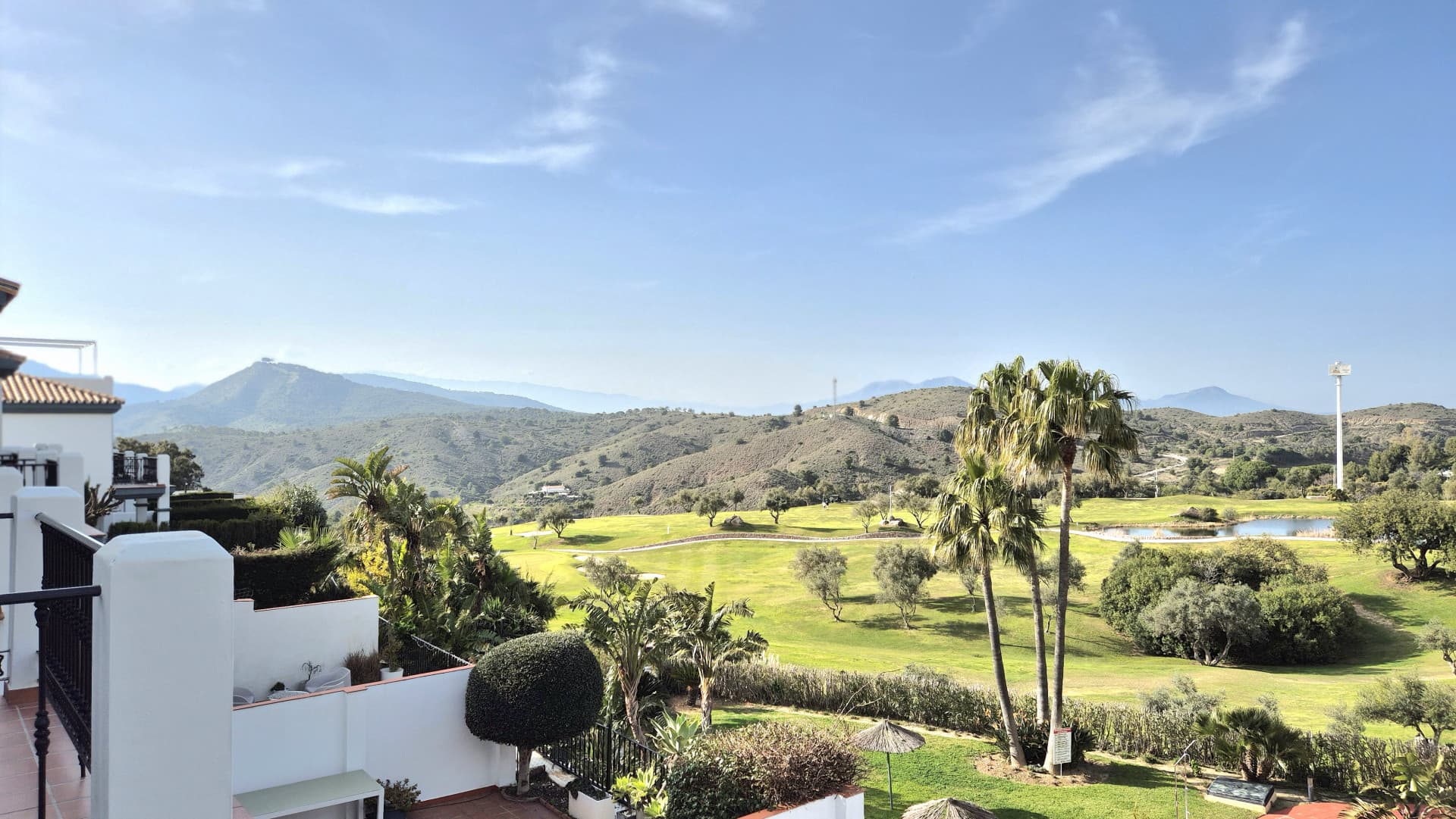 Townhouse with Panoramic Views and Solarium in Alhaurín Golf