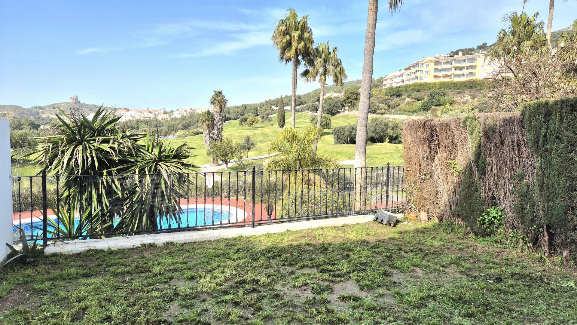 Townhouse with Panoramic Views and Solarium in Alhaurín Golf