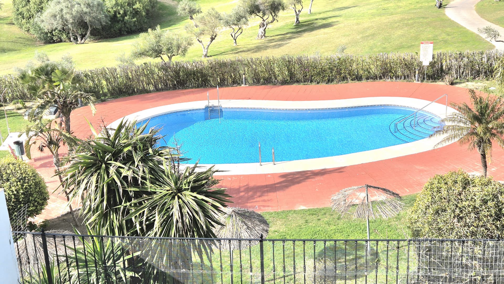 Townhouse with Panoramic Views and Solarium in Alhaurín Golf