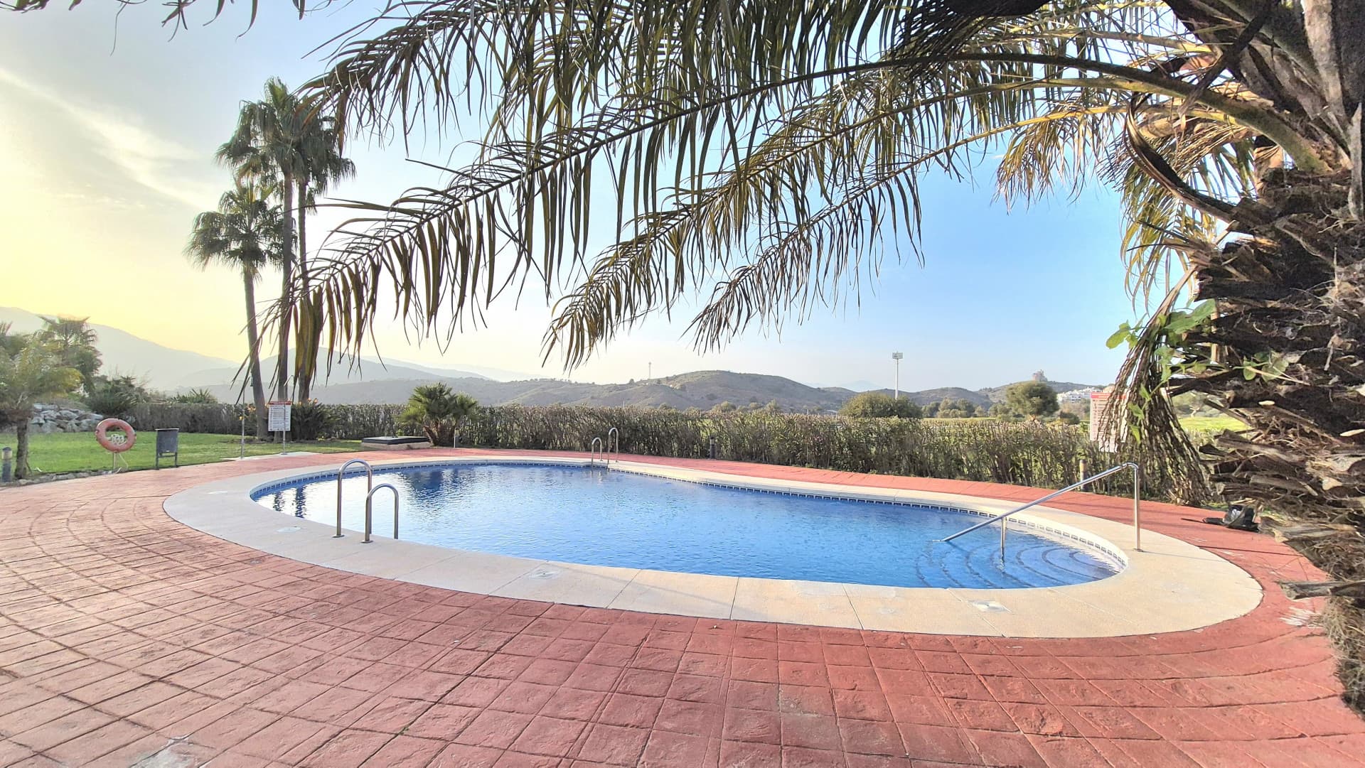 Townhouse with Panoramic Views and Solarium in Alhaurín Golf