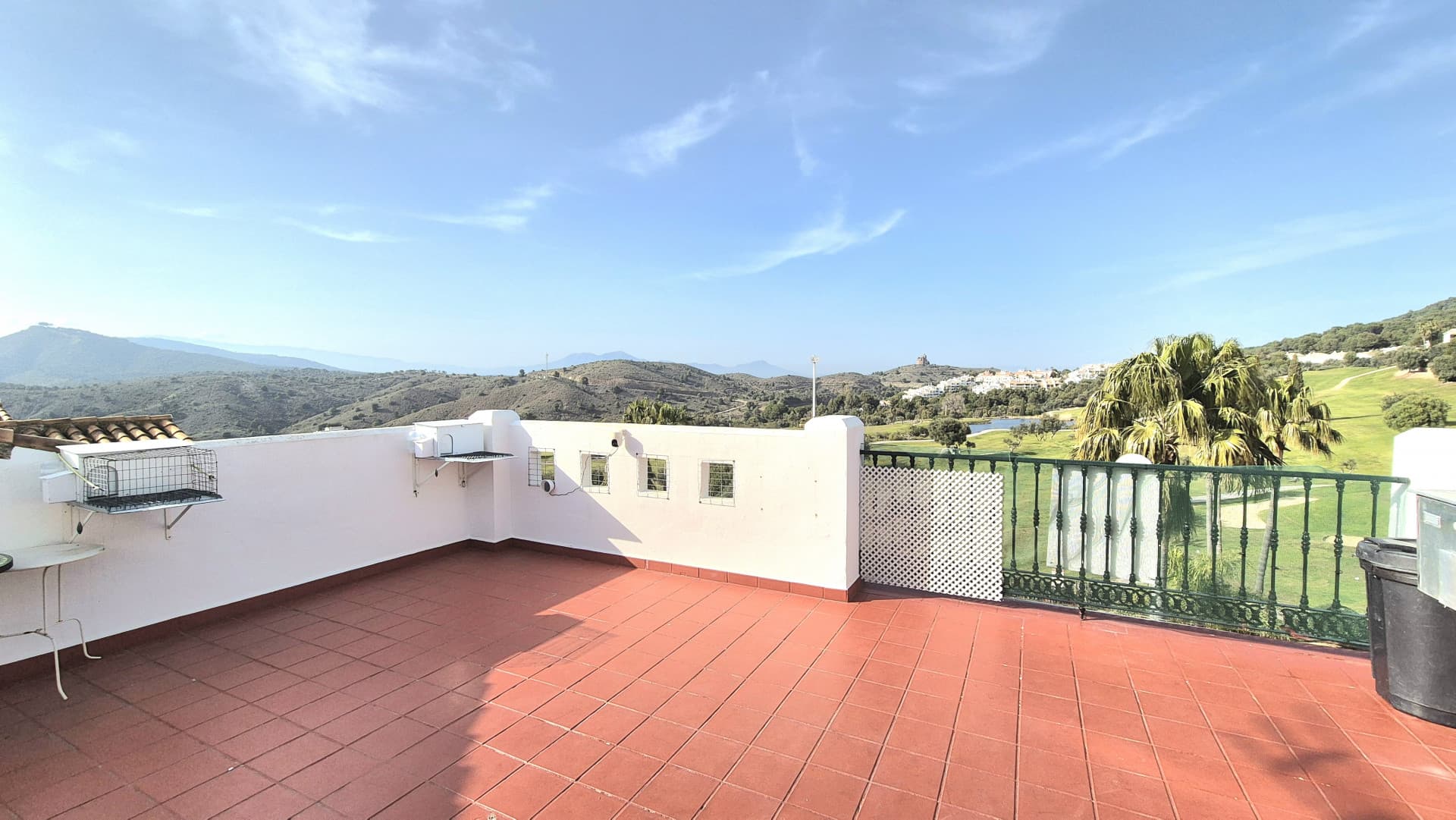 Townhouse with Panoramic Views and Solarium in Alhaurín Golf