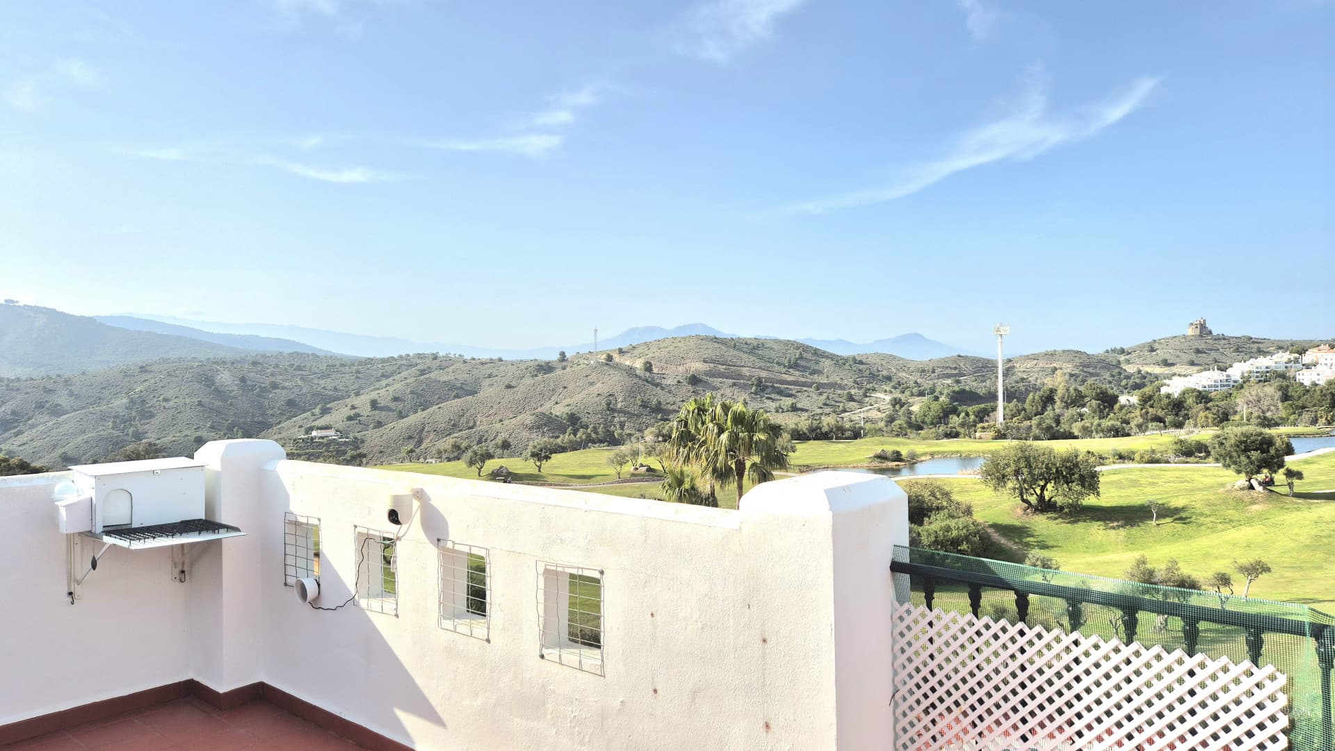 Townhouse with Panoramic Views and Solarium in Alhaurín Golf
