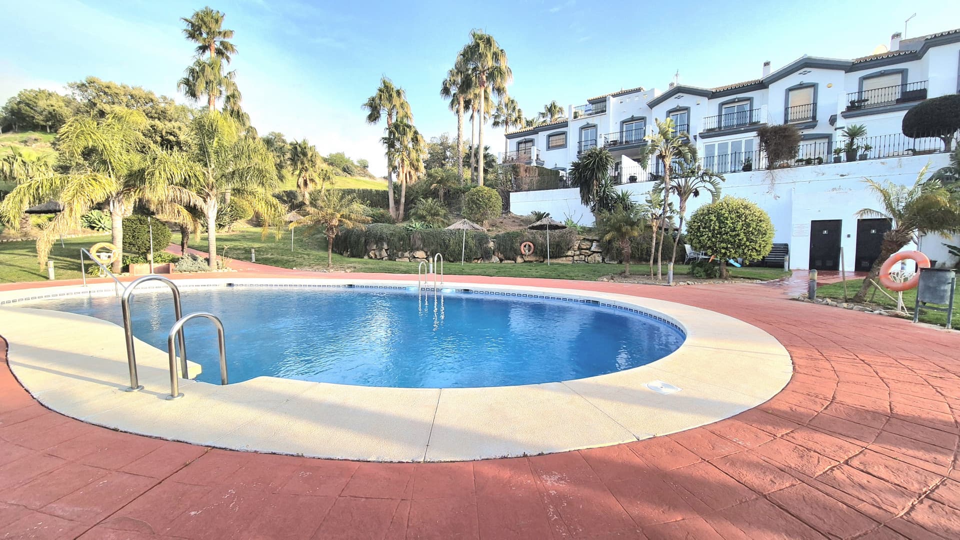 Townhouse with Panoramic Views and Solarium in Alhaurín Golf