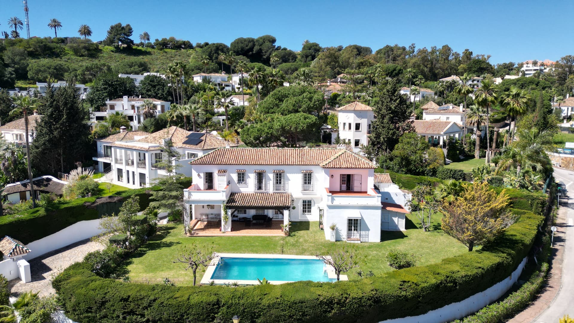 New to the market, Exclusivity: Detached Villa for Sale in Nueva Andalucía, Marbella – Prime Location with Sea Views