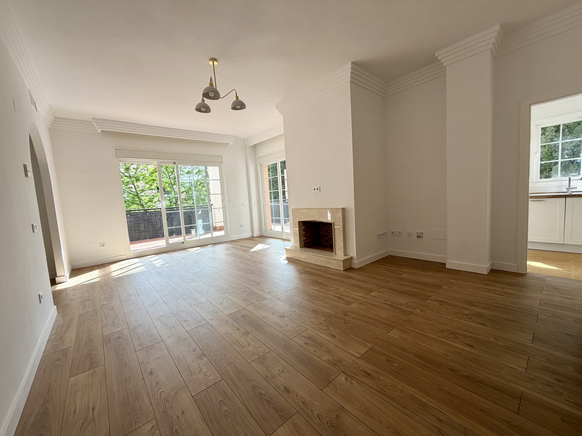 Spacious and bright garden view apartment with large terrace and sun all day