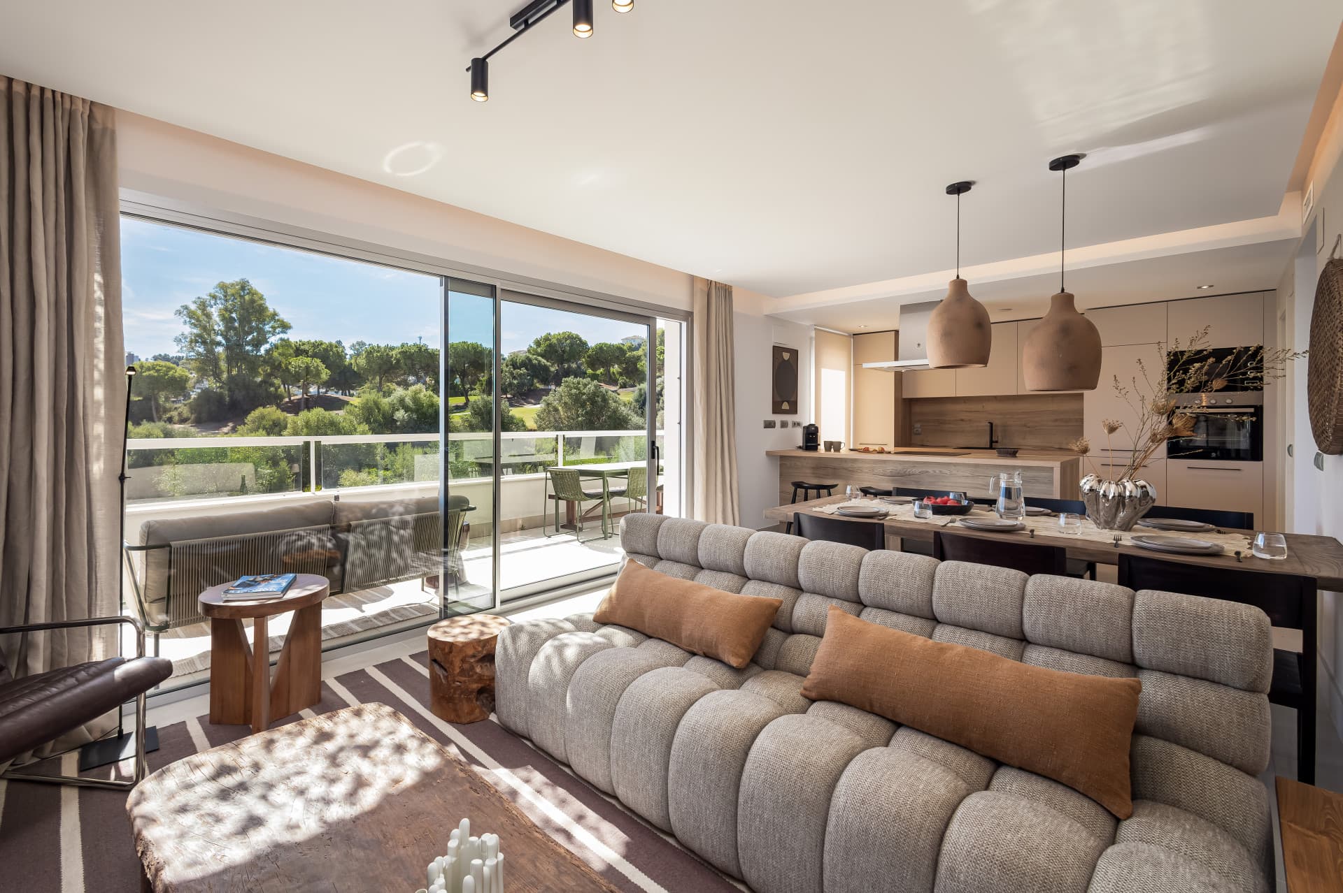 Ático a estrenar en la última planta con solárium privado, en primera línea de campo de golf, La Cala Golf, Mijas