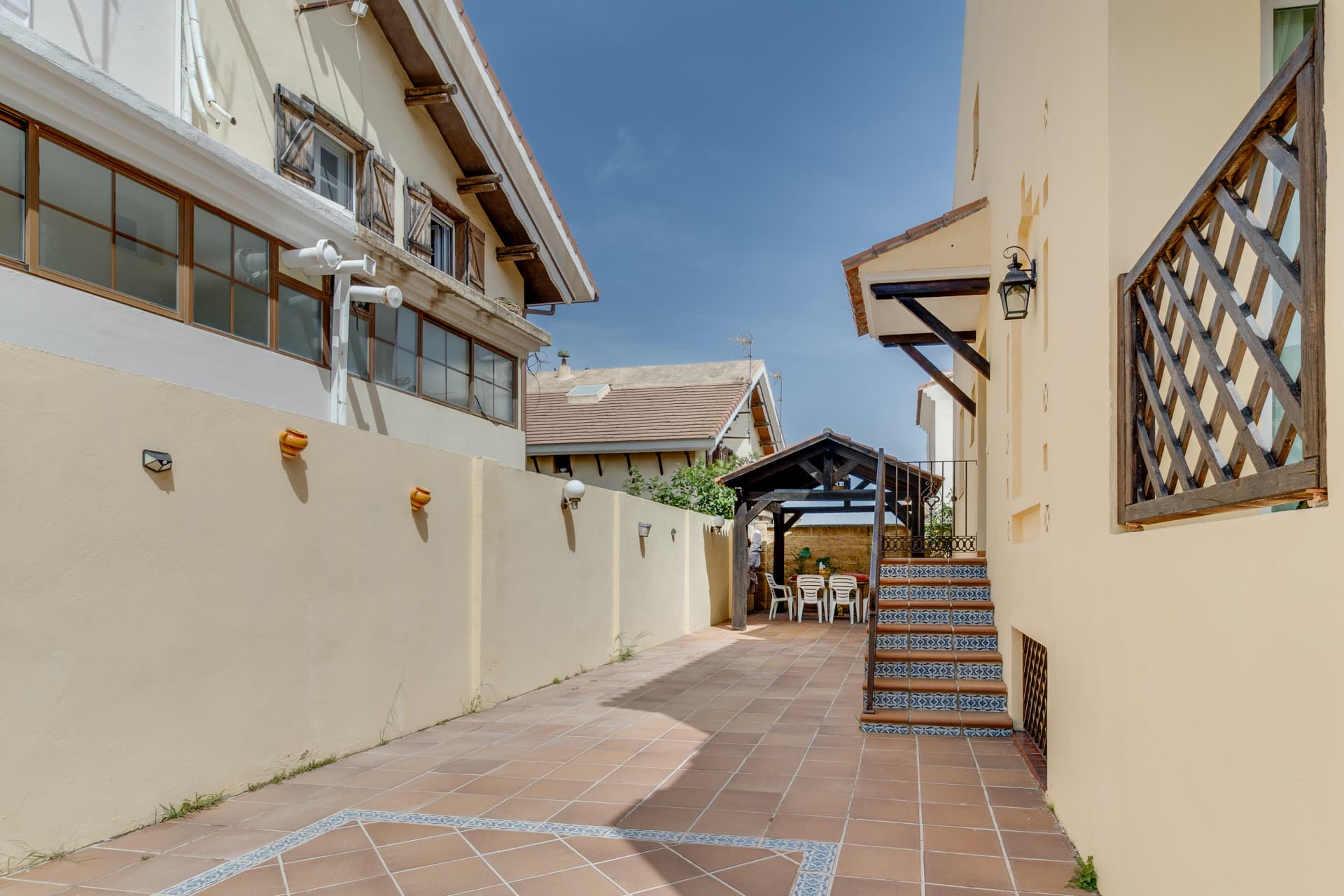 Semi-detached villa with private pool, large terrace and potential for 4 bedrooms in Alhaurín de la Torre