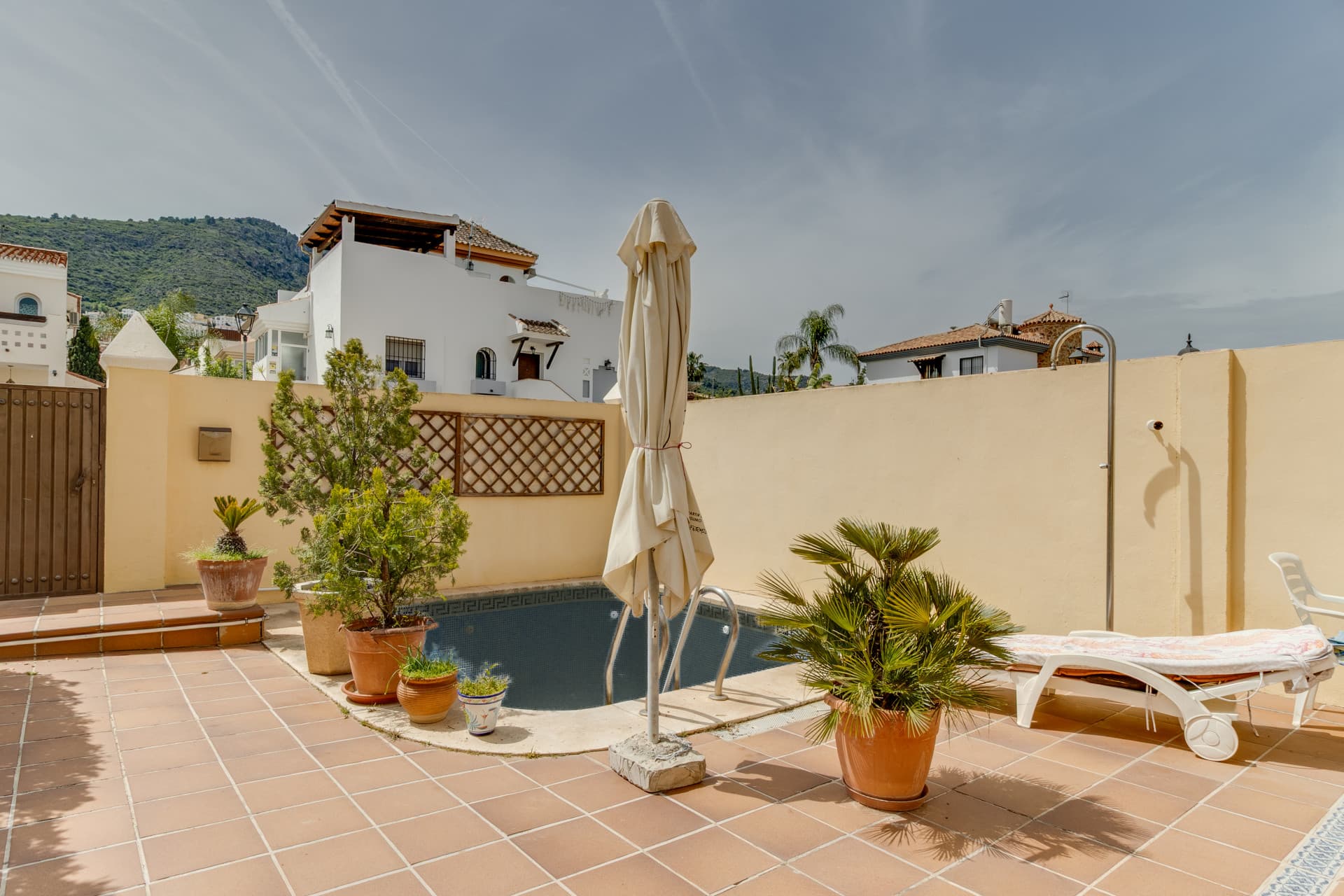 Semi-detached villa with private pool, large terrace and potential for 4 bedrooms in Alhaurín de la Torre