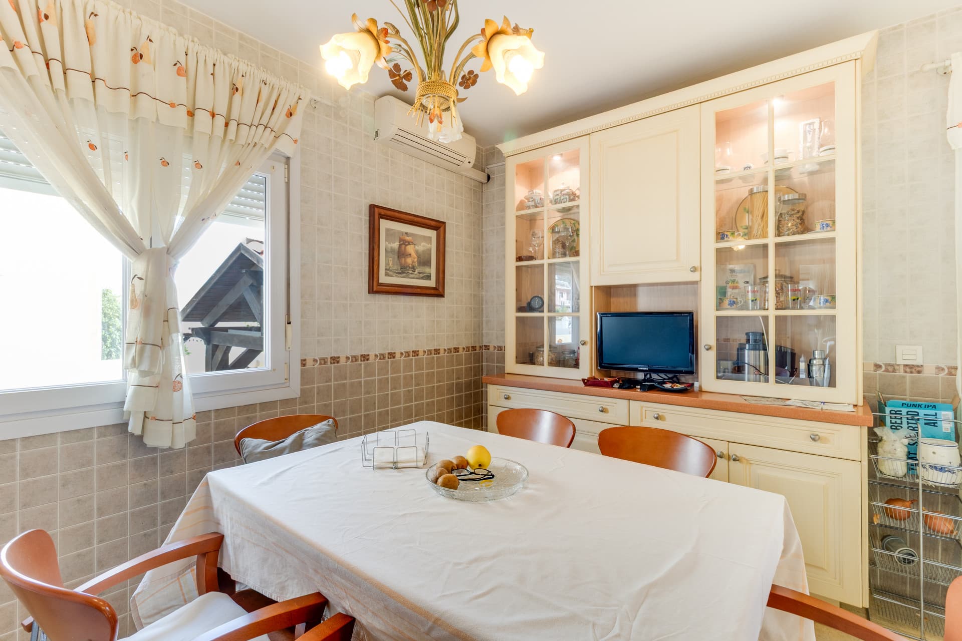 Semi-detached villa with private pool, large terrace and potential for 4 bedrooms in Alhaurín de la Torre