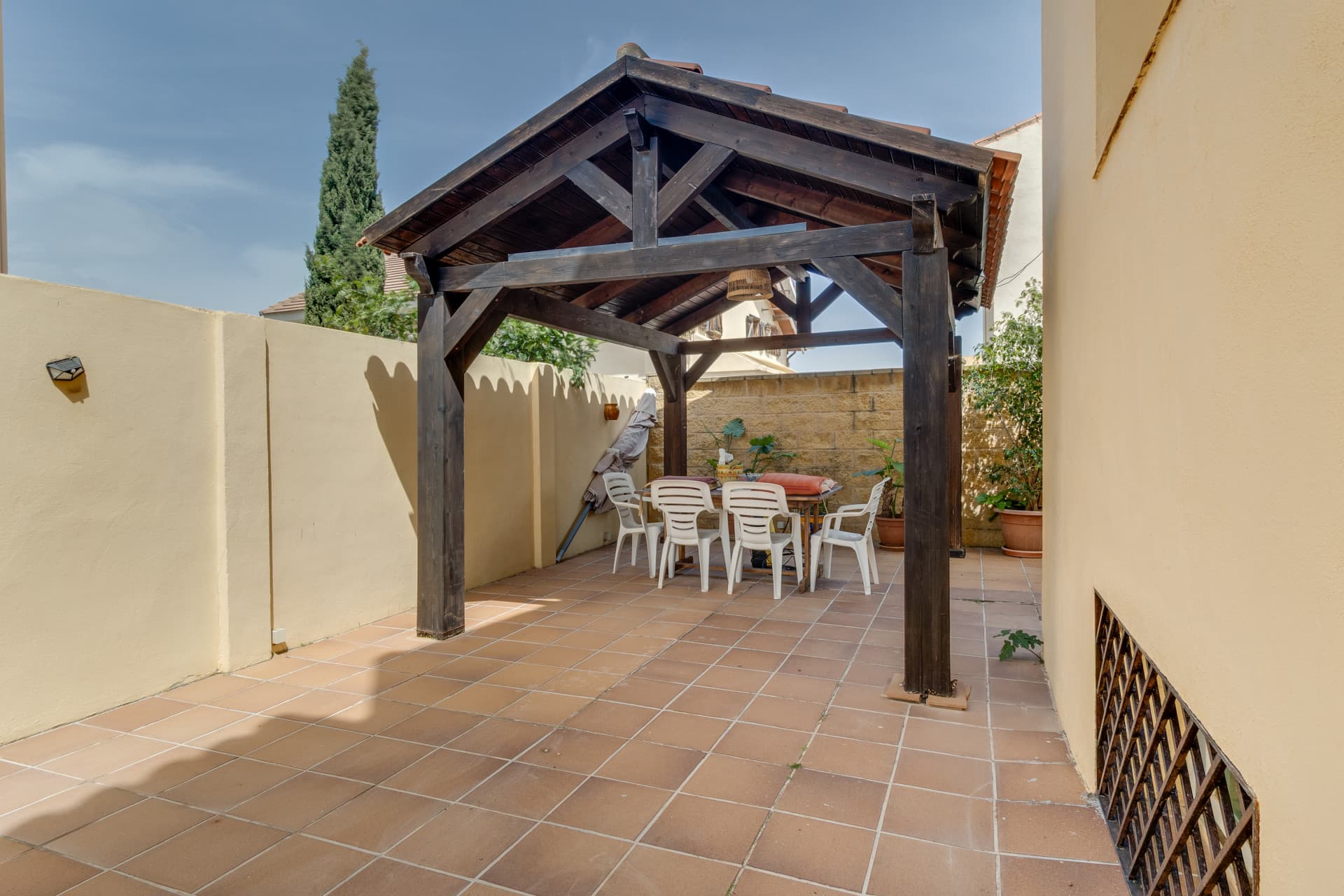 Semi-detached villa with private pool, large terrace and potential for 4 bedrooms in Alhaurín de la Torre