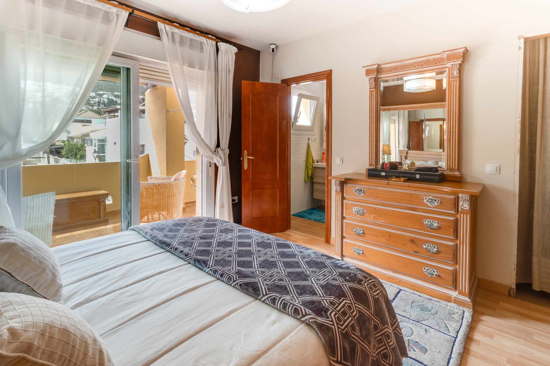 Semi-detached villa with private pool, large terrace and potential for 4 bedrooms in Alhaurín de la Torre