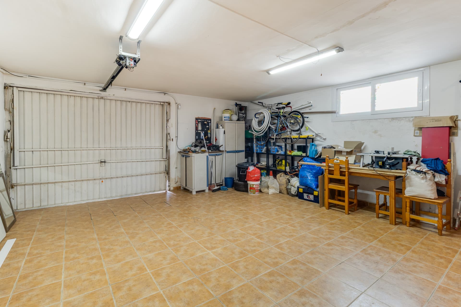 Semi-detached villa with private pool, large terrace and potential for 4 bedrooms in Alhaurín de la Torre
